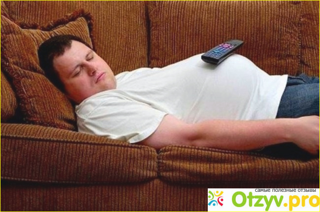 Лежу на диване фото1