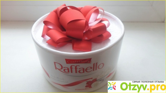 Отзыв о Raffaello Confetteria - ferrero Конфеты Раффаэлло с миндальным орехом в кокосовой обсыпке.