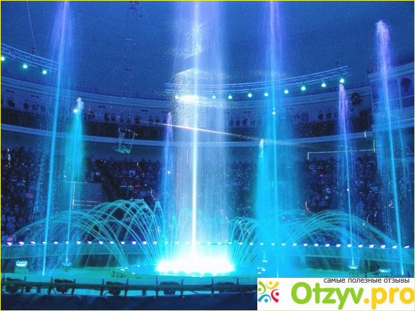 Шоу гигантских фонтанов фото2