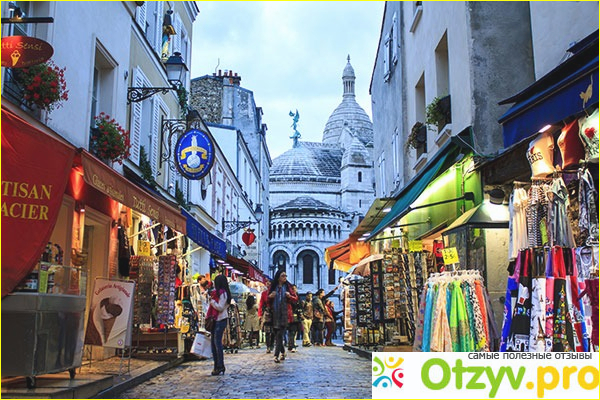 Place du Tertre и Eglise Saint-Pierre de Montmartre 