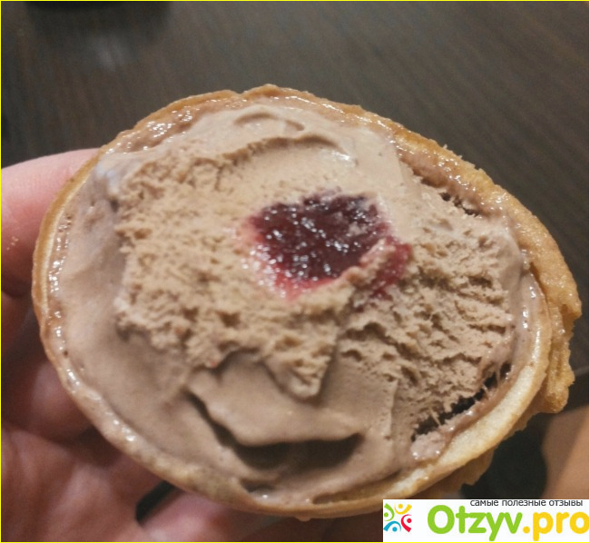 Отзыв о Мороженое Фиеста со вкусом перца чили и клюквенным наполнителем.