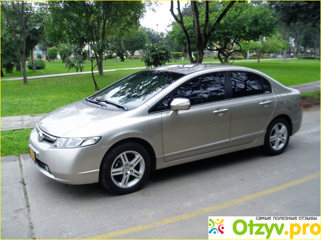 Автомобиль Honda Civic 2008 года.