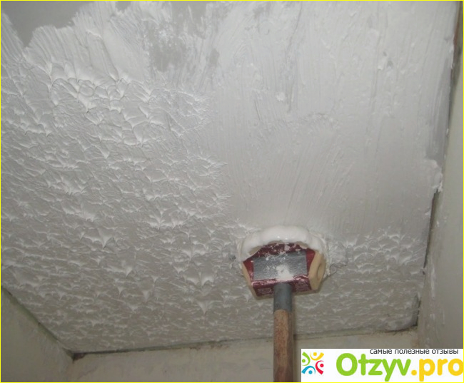 2)BEHR Premium Plus Ultra - лучшая потолочная краска для скрытия дефектов