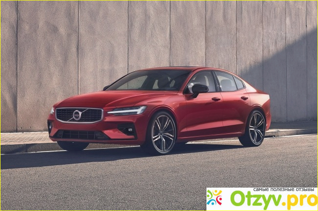 Автомобиль Volvo S 60.