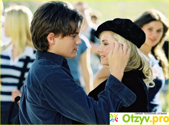  «Соседка» («The Girl Next Door») — комедийная мелодрама 2004 года. 