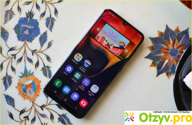 Внешний дизайн и эргономика Samsung Galaxy A50.