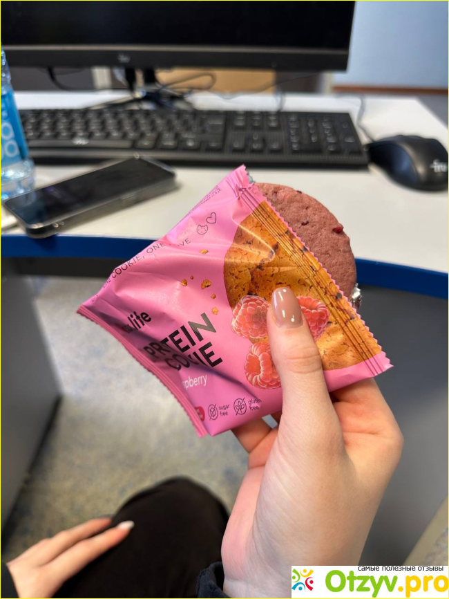 Протеиновое печенье R.A.W. </p><p>LIFE со вкусом малины фото1